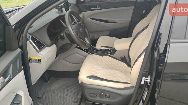 Чорний Хендай Туксон, об'ємом двигуна 2 л та пробігом 143 тис. км за 18000 $, фото 9 на Automoto.ua