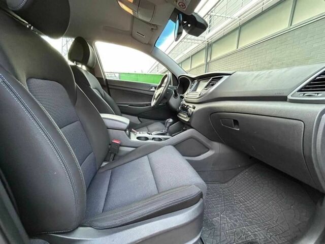 Чорний Хендай Туксон, об'ємом двигуна 1.7 л та пробігом 98 тис. км за 14000 $, фото 19 на Automoto.ua