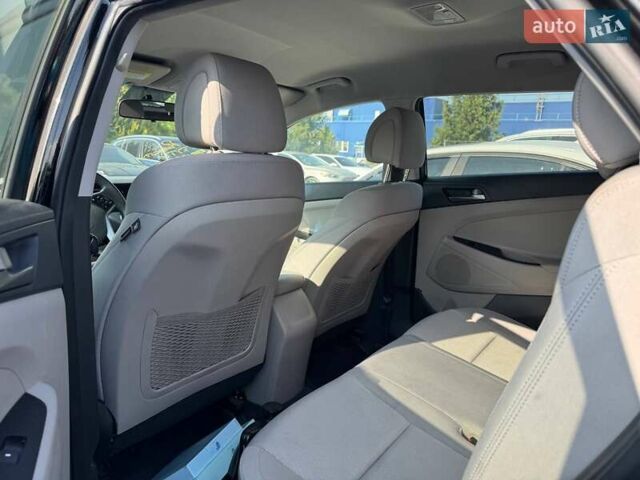 Чорний Хендай Туксон, об'ємом двигуна 2 л та пробігом 119 тис. км за 11700 $, фото 9 на Automoto.ua