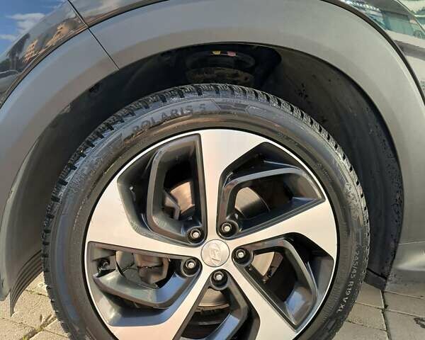 Черный Хендай Туксон, объемом двигателя 2 л и пробегом 120 тыс. км за 21000 $, фото 12 на Automoto.ua