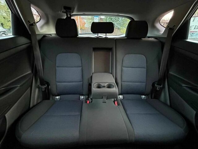 Чорний Хендай Туксон, об'ємом двигуна 1.7 л та пробігом 98 тис. км за 14000 $, фото 21 на Automoto.ua