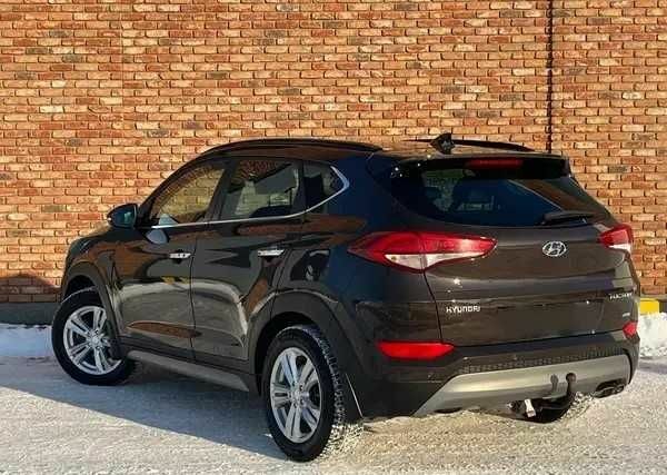 Чорний Хендай Туксон, об'ємом двигуна 2 л та пробігом 131 тис. км за 10400 $, фото 3 на Automoto.ua