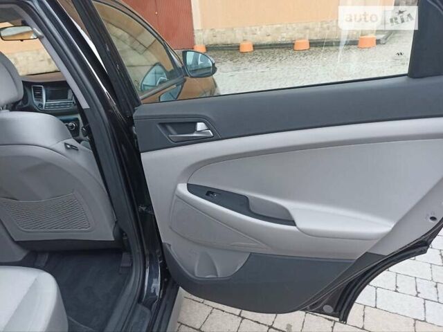 Черный Хендай Туксон, объемом двигателя 2 л и пробегом 107 тыс. км за 14800 $, фото 18 на Automoto.ua