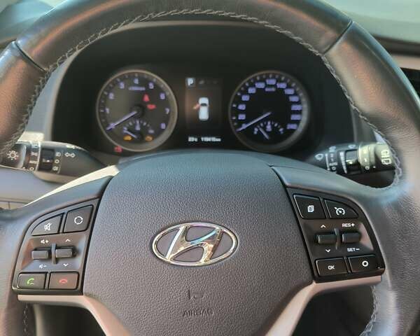 Черный Хендай Туксон, объемом двигателя 2 л и пробегом 120 тыс. км за 21000 $, фото 17 на Automoto.ua