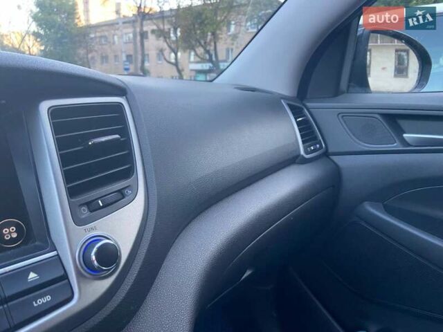 Хендай Туксон 2017 в Ровно на Automoto.ua Черный Хендай Туксон, объемом двигателя 2 л и пробегом 161 тыс. км за 15900 $, фото 10 на Automoto.ua