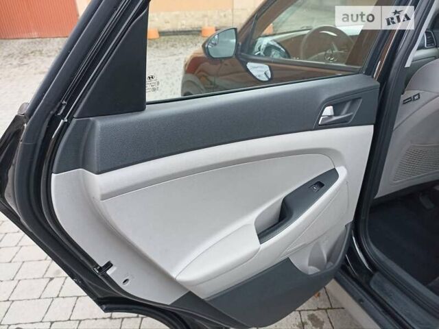 Черный Хендай Туксон, объемом двигателя 2 л и пробегом 107 тыс. км за 14800 $, фото 17 на Automoto.ua