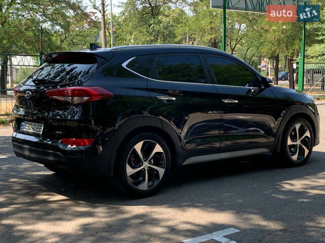 Черный Хендай Туксон, объемом двигателя 2 л и пробегом 122 тыс. км за 19800 $, фото 4 на Automoto.ua