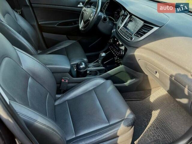 Черный Хендай Туксон, объемом двигателя 2 л и пробегом 98 тыс. км за 24000 $, фото 18 на Automoto.ua