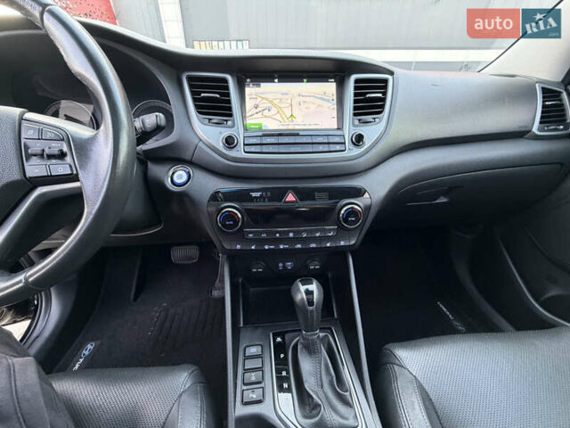 Черный Хендай Туксон, объемом двигателя 1.59 л и пробегом 182 тыс. км за 16800 $, фото 28 на Automoto.ua