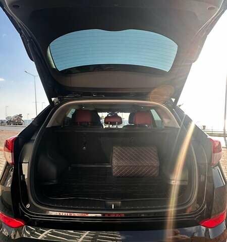 Черный Хендай Туксон, объемом двигателя 2 л и пробегом 120 тыс. км за 21000 $, фото 11 на Automoto.ua