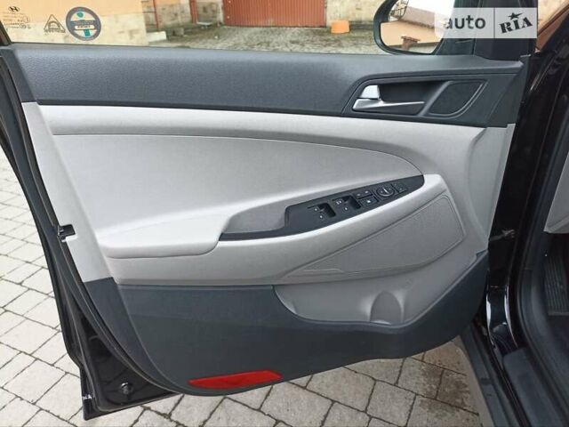 Черный Хендай Туксон, объемом двигателя 2 л и пробегом 107 тыс. км за 14800 $, фото 19 на Automoto.ua