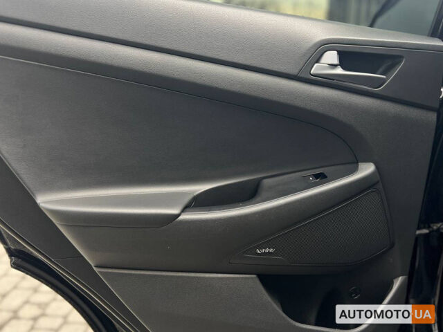 Черный Хендай Туксон, объемом двигателя 2 л и пробегом 106 тыс. км за 17900 $, фото 17 на Automoto.ua