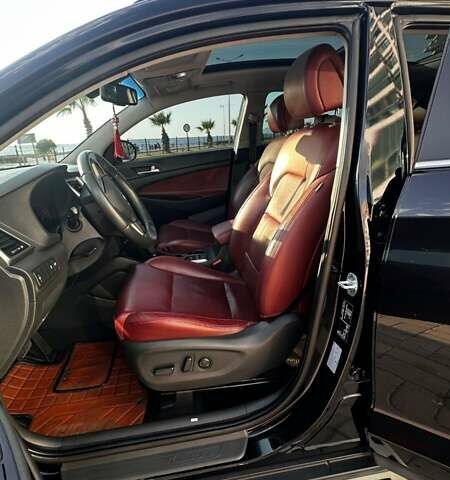 Черный Хендай Туксон, объемом двигателя 2 л и пробегом 120 тыс. км за 21000 $, фото 5 на Automoto.ua