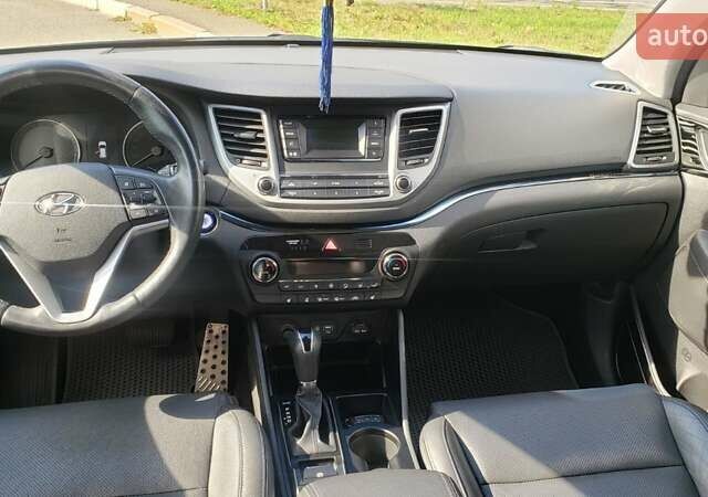 Черный Хендай Туксон, объемом двигателя 1.59 л и пробегом 101 тыс. км за 20600 $, фото 2 на Automoto.ua