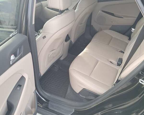 Черный Хендай Туксон, объемом двигателя 2 л и пробегом 126 тыс. км за 16600 $, фото 3 на Automoto.ua