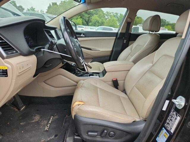 Черный Хендай Туксон, объемом двигателя 2 л и пробегом 165 тыс. км за 3500 $, фото 6 на Automoto.ua