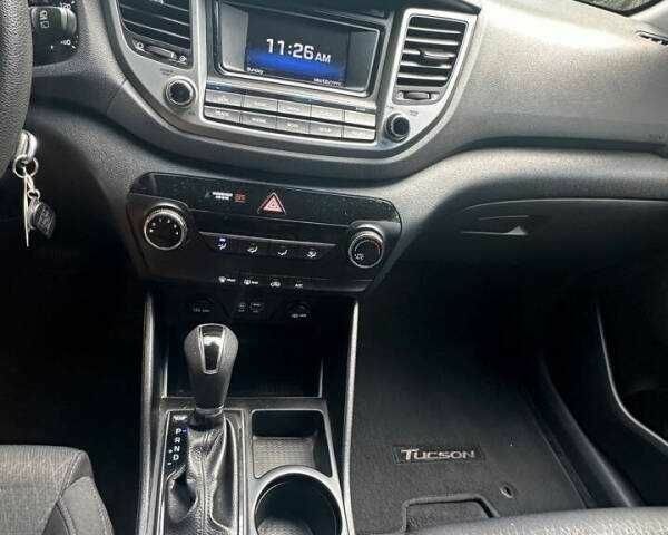 Черный Хендай Туксон, объемом двигателя 2 л и пробегом 83 тыс. км за 4400 $, фото 10 на Automoto.ua