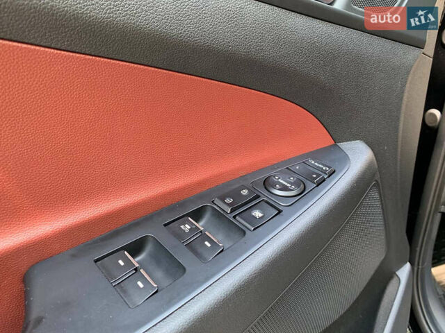 Черный Хендай Туксон, объемом двигателя 2 л и пробегом 122 тыс. км за 19800 $, фото 11 на Automoto.ua