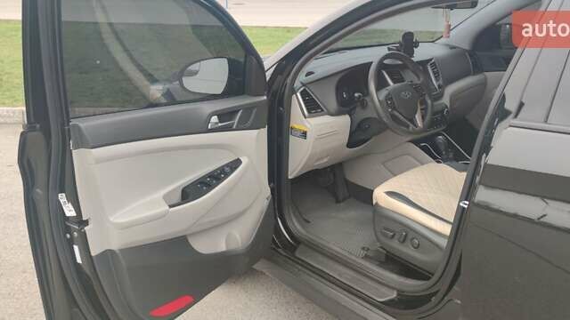 Чорний Хендай Туксон, об'ємом двигуна 2 л та пробігом 143 тис. км за 18000 $, фото 10 на Automoto.ua