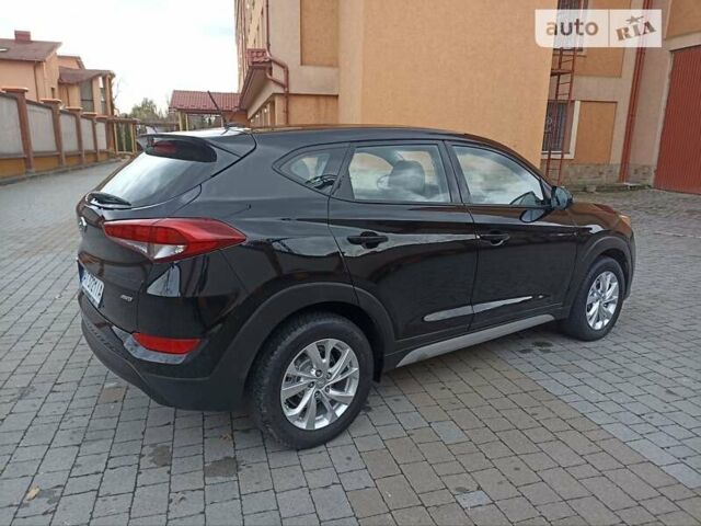 Черный Хендай Туксон, объемом двигателя 2 л и пробегом 107 тыс. км за 14800 $, фото 4 на Automoto.ua