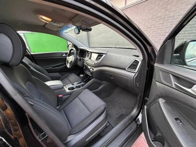 Чорний Хендай Туксон, об'ємом двигуна 1.7 л та пробігом 98 тис. км за 14000 $, фото 20 на Automoto.ua