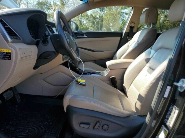 Черный Хендай Туксон, объемом двигателя 1.6 л и пробегом 157 тыс. км за 2600 $, фото 6 на Automoto.ua