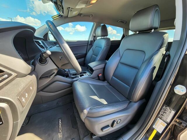 Черный Хендай Туксон, объемом двигателя 2 л и пробегом 70 тыс. км за 12500 $, фото 7 на Automoto.ua