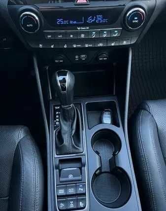 Чорний Хендай Туксон, об'ємом двигуна 2 л та пробігом 131 тис. км за 10400 $, фото 10 на Automoto.ua