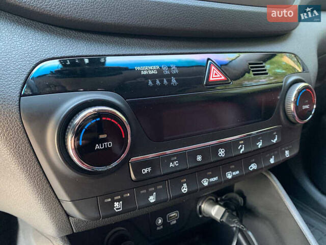 Черный Хендай Туксон, объемом двигателя 2 л и пробегом 122 тыс. км за 19800 $, фото 14 на Automoto.ua