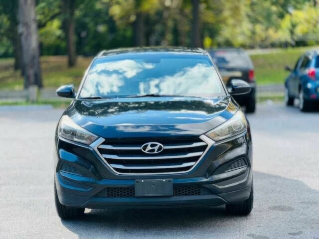 Черный Хендай Туксон, объемом двигателя 2 л и пробегом 60 тыс. км за 13500 $, фото 1 на Automoto.ua