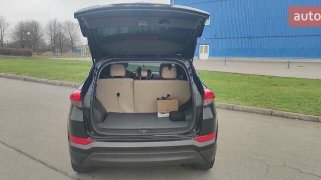 Чорний Хендай Туксон, об'ємом двигуна 2 л та пробігом 143 тис. км за 18000 $, фото 7 на Automoto.ua
