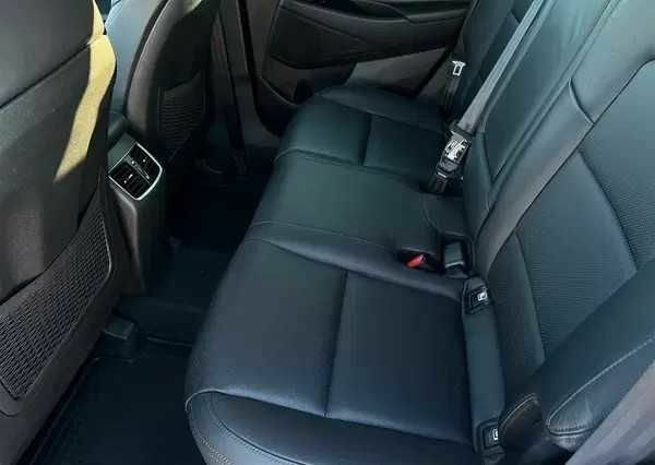 Чорний Хендай Туксон, об'ємом двигуна 2 л та пробігом 131 тис. км за 10400 $, фото 12 на Automoto.ua