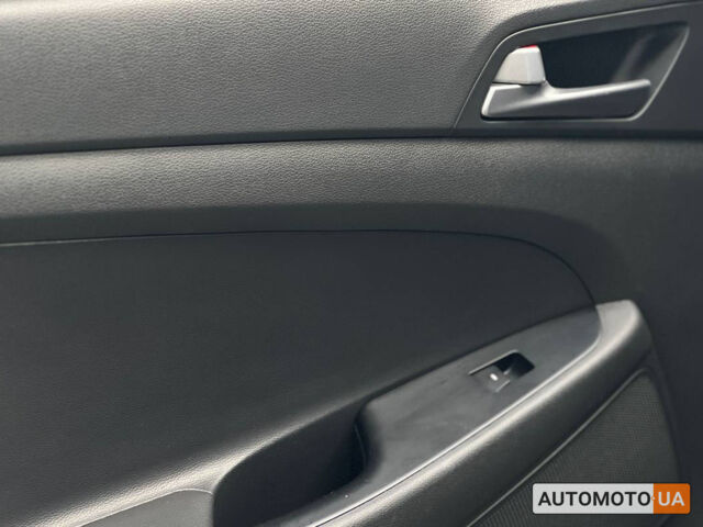 Черный Хендай Туксон, объемом двигателя 2 л и пробегом 106 тыс. км за 17900 $, фото 18 на Automoto.ua