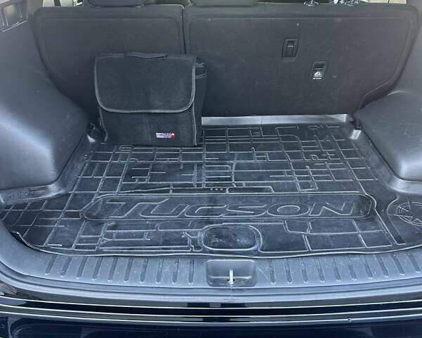 Чорний Хендай Туксон, об'ємом двигуна 1.69 л та пробігом 155 тис. км за 16500 $, фото 3 на Automoto.ua