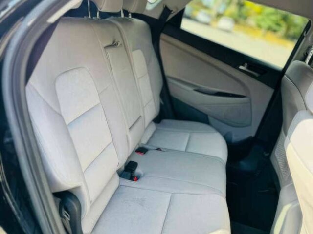 Черный Хендай Туксон, объемом двигателя 2 л и пробегом 60 тыс. км за 13500 $, фото 11 на Automoto.ua