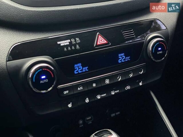 Черный Хендай Туксон, объемом двигателя 2 л и пробегом 106 тыс. км за 19500 $, фото 18 на Automoto.ua