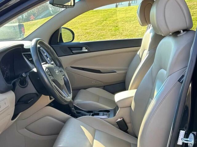 Чорний Хендай Туксон, об'ємом двигуна 2 л та пробігом 48 тис. км за 10800 $, фото 8 на Automoto.ua