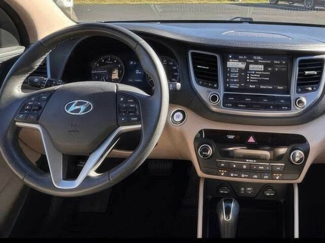 Чорний Хендай Туксон, об'ємом двигуна 2 л та пробігом 48 тис. км за 10800 $, фото 9 на Automoto.ua