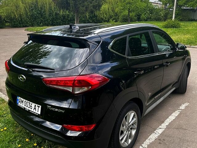 Черный Хендай Туксон, объемом двигателя 1.7 л и пробегом 120 тыс. км за 19500 $, фото 8 на Automoto.ua