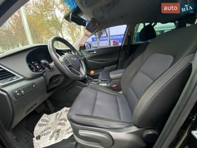 Черный Хендай Туксон, объемом двигателя 2 л и пробегом 106 тыс. км за 19500 $, фото 10 на Automoto.ua