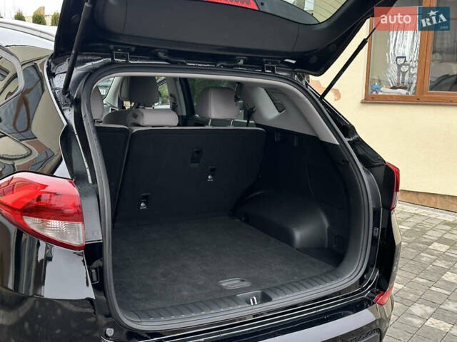 Черный Хендай Туксон, объемом двигателя 2 л и пробегом 156 тыс. км за 12800 $, фото 84 на Automoto.ua