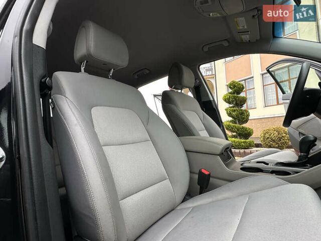 Черный Хендай Туксон, объемом двигателя 2 л и пробегом 156 тыс. км за 12800 $, фото 72 на Automoto.ua