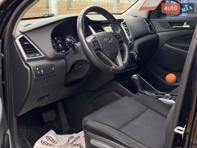 Черный Хендай Туксон, объемом двигателя 2 л и пробегом 106 тыс. км за 19500 $, фото 8 на Automoto.ua