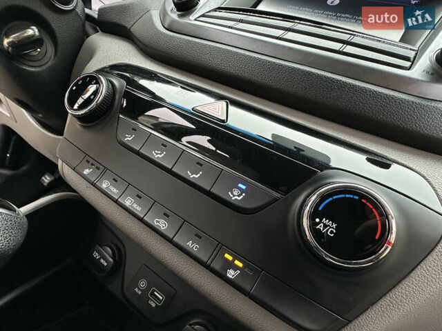 Черный Хендай Туксон, объемом двигателя 2 л и пробегом 156 тыс. км за 12800 $, фото 74 на Automoto.ua