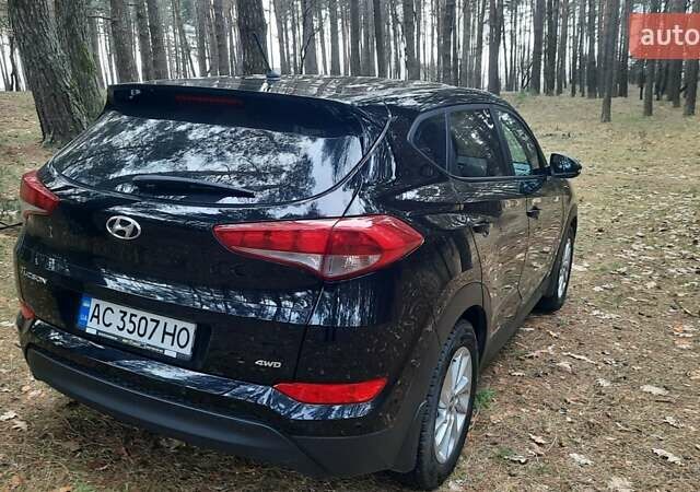 Черный Хендай Туксон, объемом двигателя 2 л и пробегом 100 тыс. км за 17200 $, фото 4 на Automoto.ua