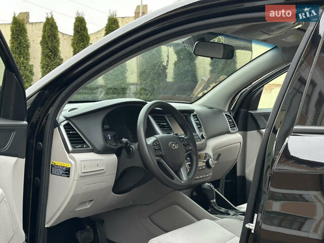 Черный Хендай Туксон, объемом двигателя 2 л и пробегом 156 тыс. км за 12800 $, фото 64 на Automoto.ua