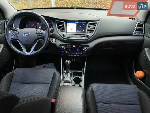 Черный Хендай Туксон, объемом двигателя 2 л и пробегом 106 тыс. км за 19500 $, фото 15 на Automoto.ua