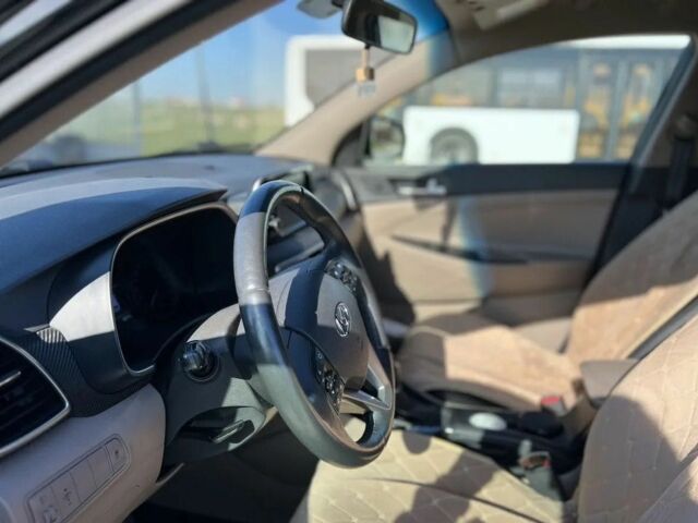 Черный Хендай Туксон, объемом двигателя 2 л и пробегом 108 тыс. км за 10000 $, фото 6 на Automoto.ua