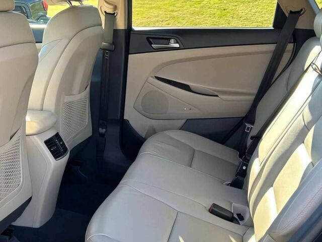 Чорний Хендай Туксон, об'ємом двигуна 2 л та пробігом 48 тис. км за 10800 $, фото 10 на Automoto.ua