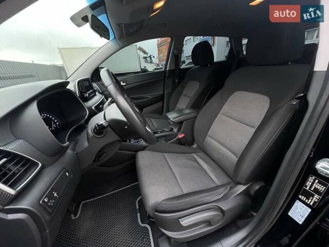 Черный Хендай Туксон, объемом двигателя 2 л и пробегом 115 тыс. км за 18000 $, фото 5 на Automoto.ua